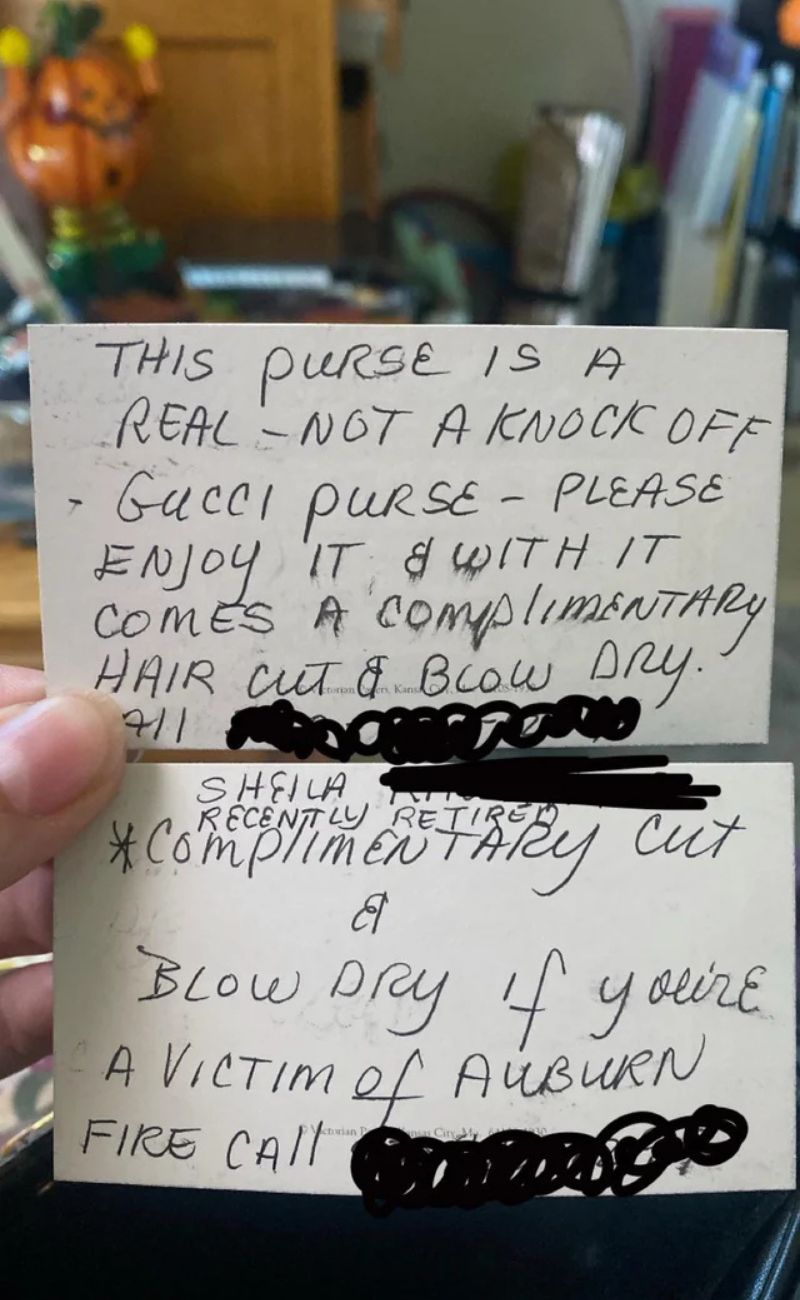 Il bigliettino trovato all'interno della borsa Gucci. Credits: alinaa10 - r/ThriftStoreHauls (reddit.com)