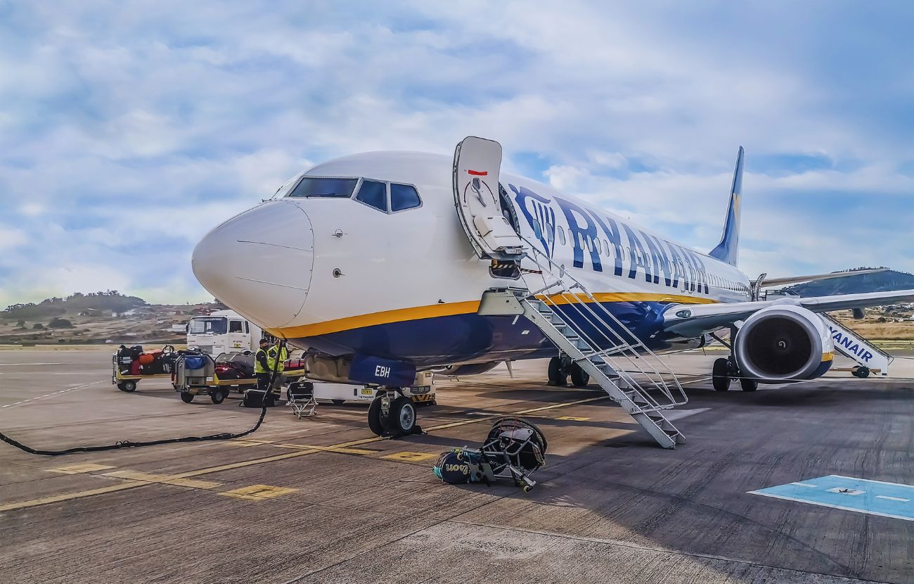 Dal 3 novembre, Ryanair consentirà il check-in solo tramite la sua app ufficiale. Almeno per la low cost irlandese, è finita l'epoca delle carte d'imbarco cartacee.