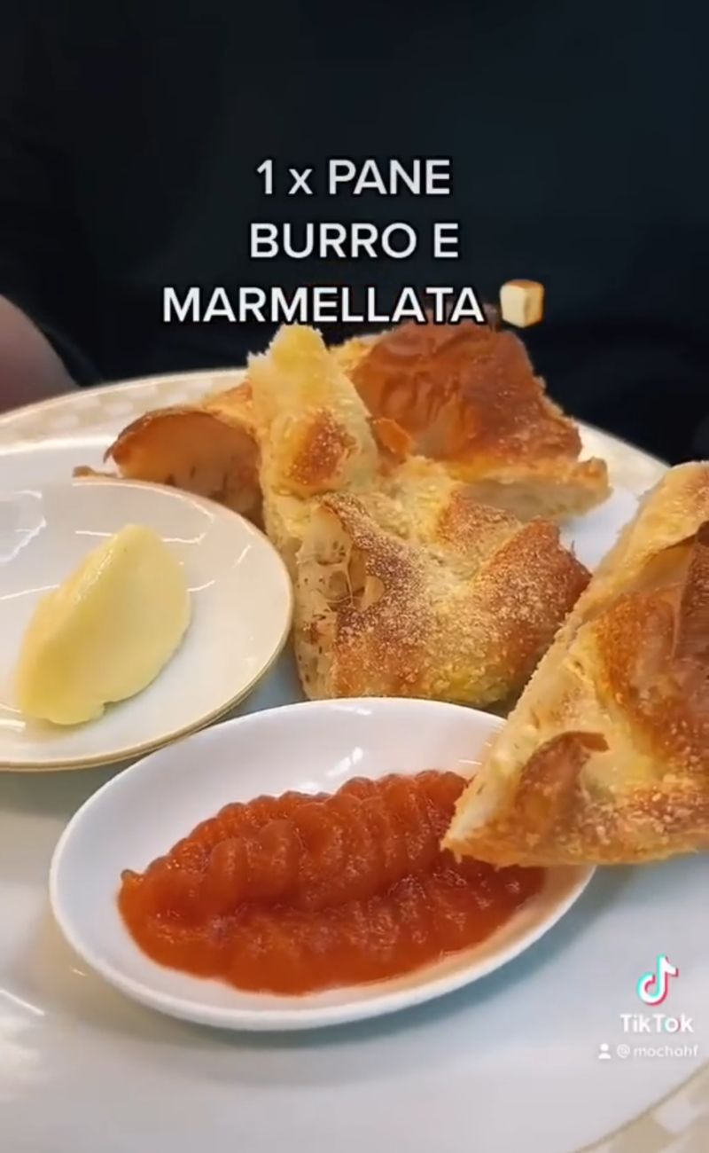 Pane, burro e marmellata hanno comunque quel tocco di stile immancabile in un locale gestito da Carlo Cracco