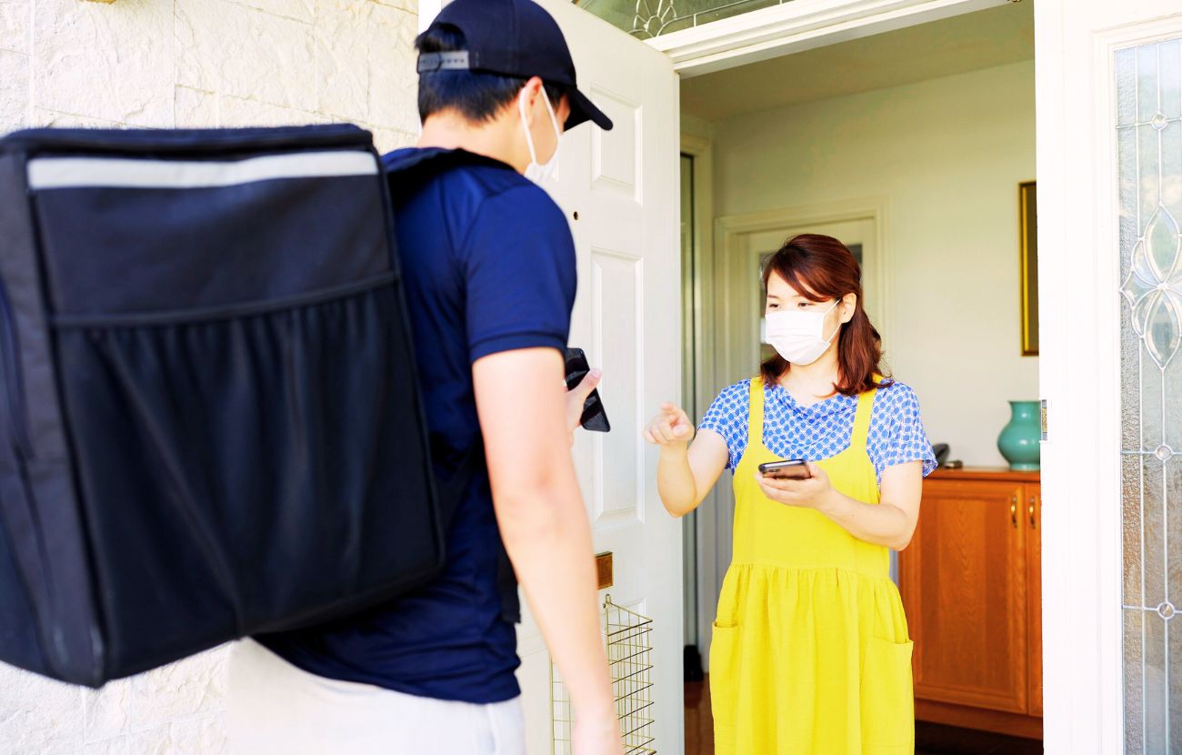 Tu come reagiresti se il tuo vicino mandasse a casa tua tutte le consegne di cibo a domicilio?