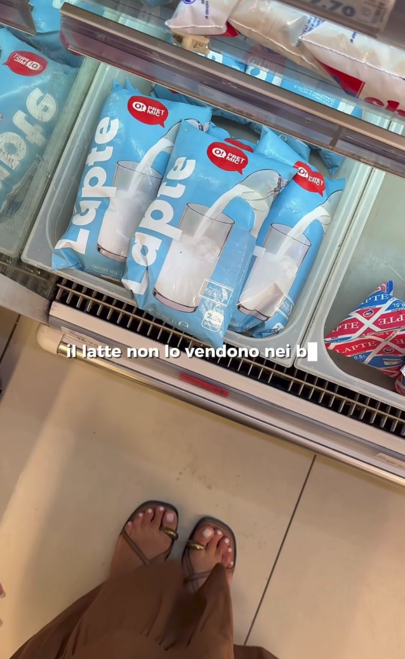 Il latte in Moldavia è venduto così (un po' scomodo, no?)