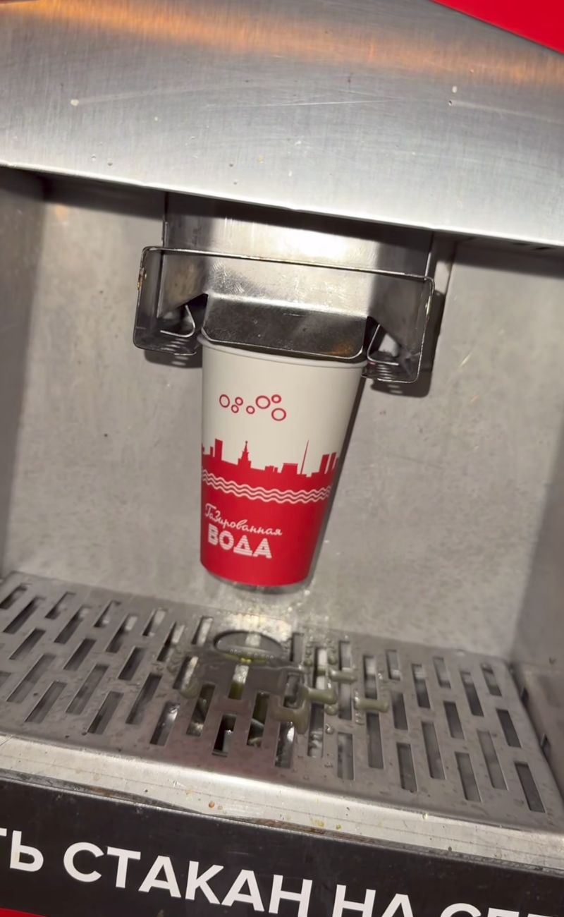 Il bicchiere contenente la limonata sovietica