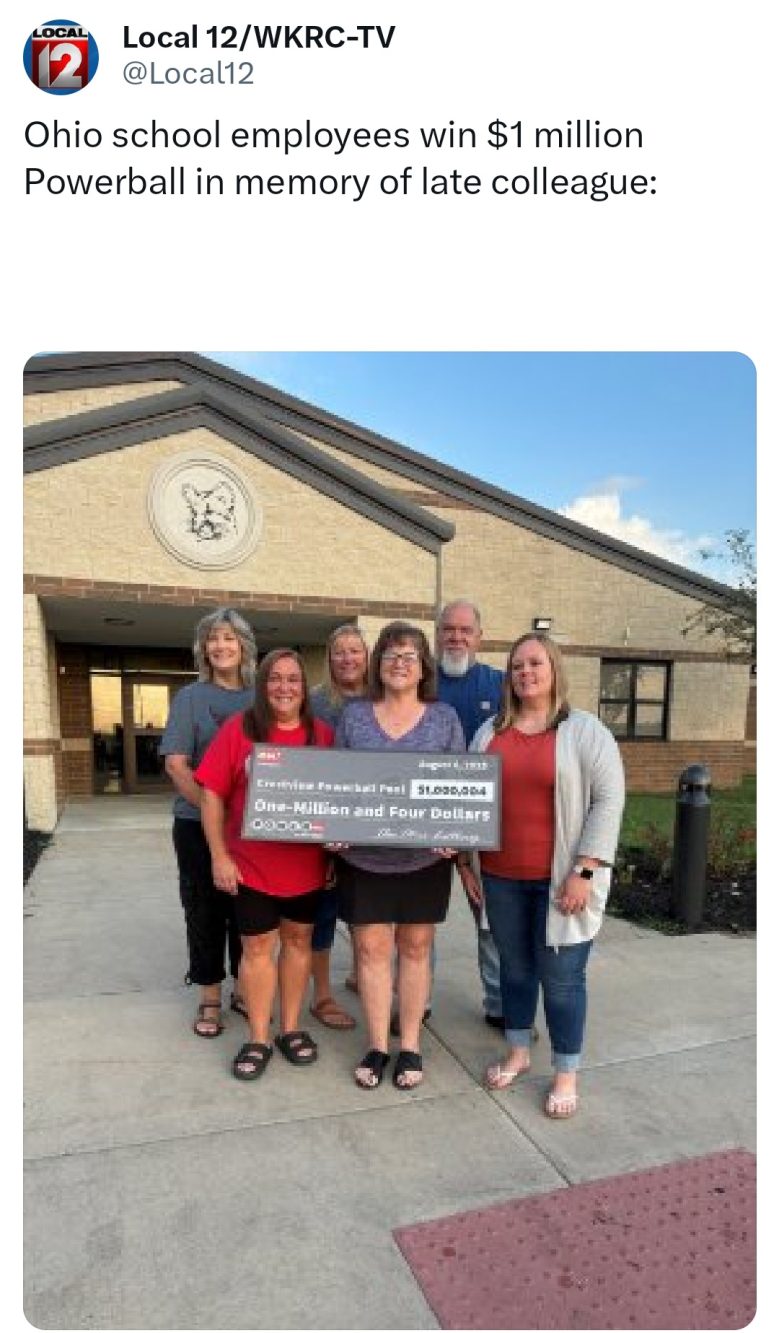 La stampa locale ha parlato della storia degli insegnanti che hanno devoluto una parte della vincita alla collega venuta a mancare più di quattro anni fa.
