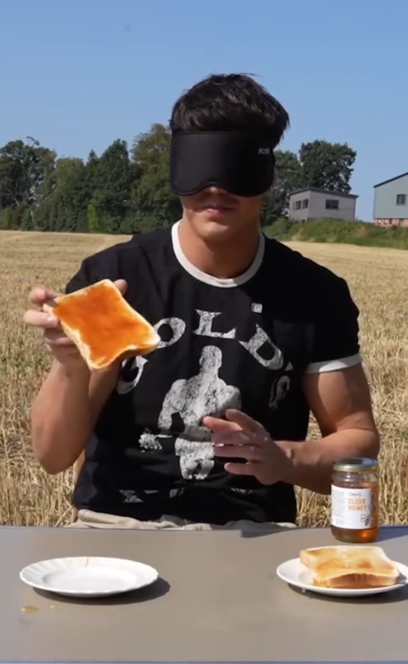 La fetta di pane tostato con il miele da 1400€ al barattolo