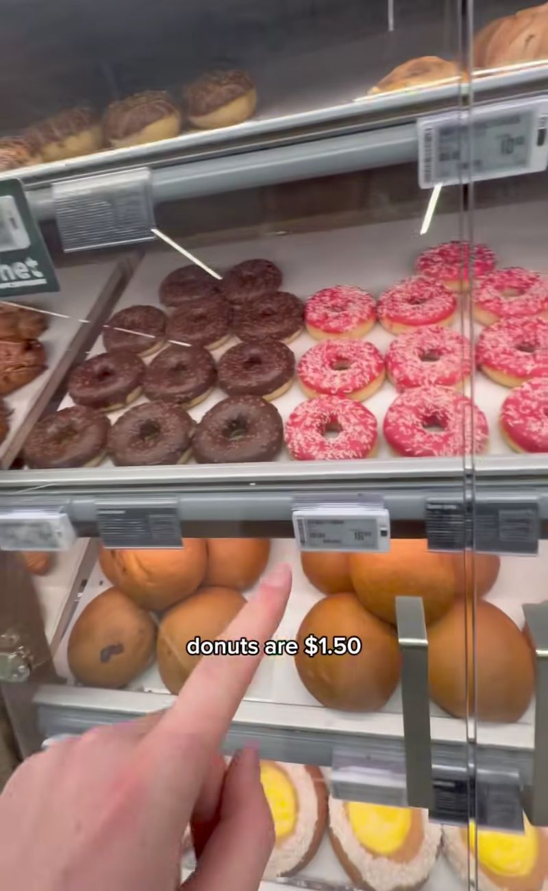 I dolcetti sono tra le poche cose 'economiche' vendute in questo negozio delle isole Svalbard.