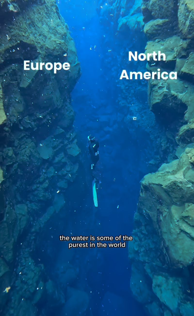 Questa placca divide letteralmente Islanda (Europa) e America del Nord.