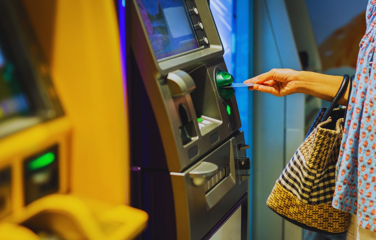 Un ATM come tanti altri (foto stock)