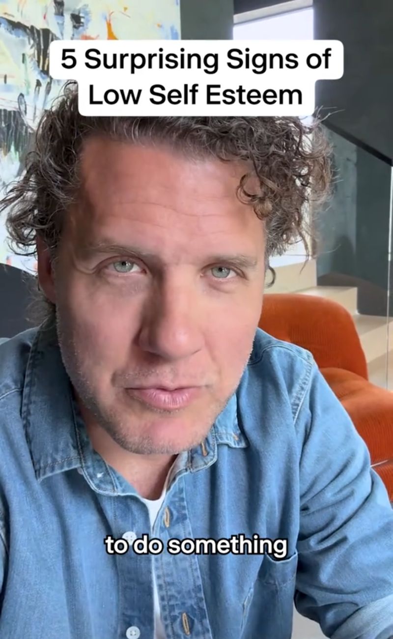 Lo psicologo ha indicato 5 segnali non banali di scarsa autostima