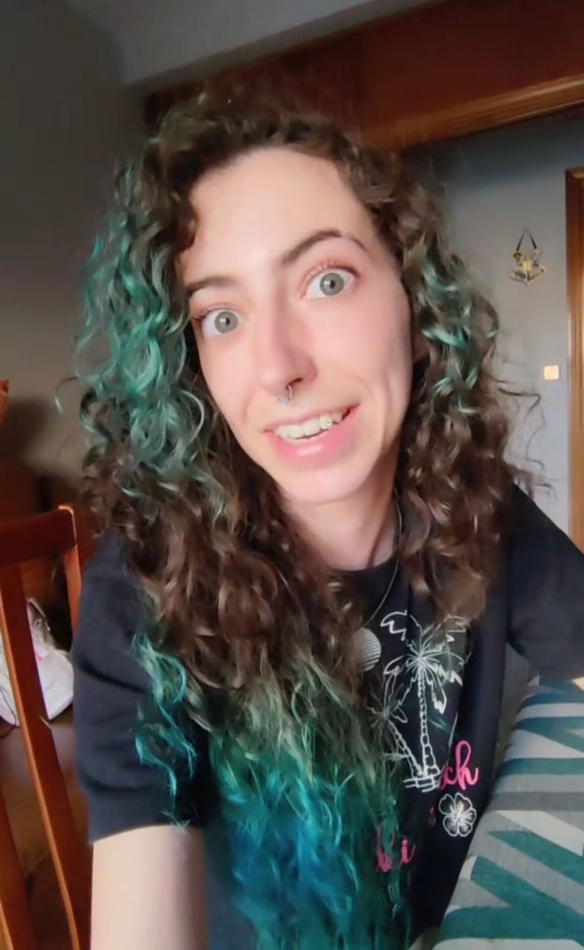 In un video di 5 minuti, la giovane ha raccontato la strana reazione di una cameriera alla sua recensione pubblicata pochi secondi prima.