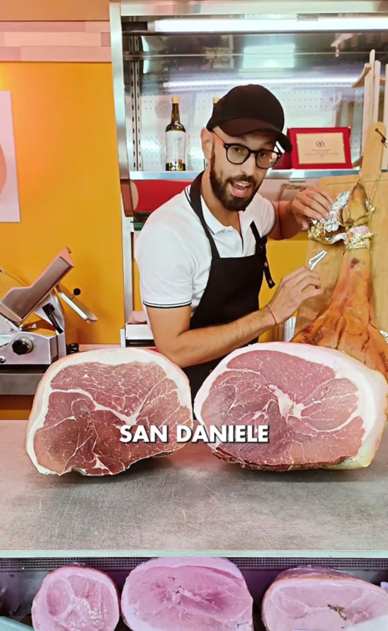 Il Prosciutto San Daniele ha la zampetta dell'animale e questo lo rende immediatamente riconoscibile