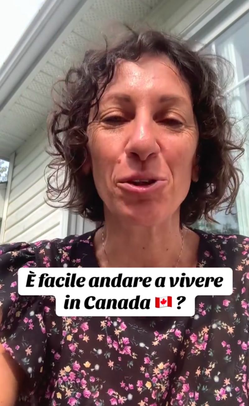 La content creator ha spiegato che non è semplice trasferirsi in Canada, in primis perché per l'accettazione del permesso ci vogliono fino a 11 mesi, che diventano 36 nel caso del Quebec.
