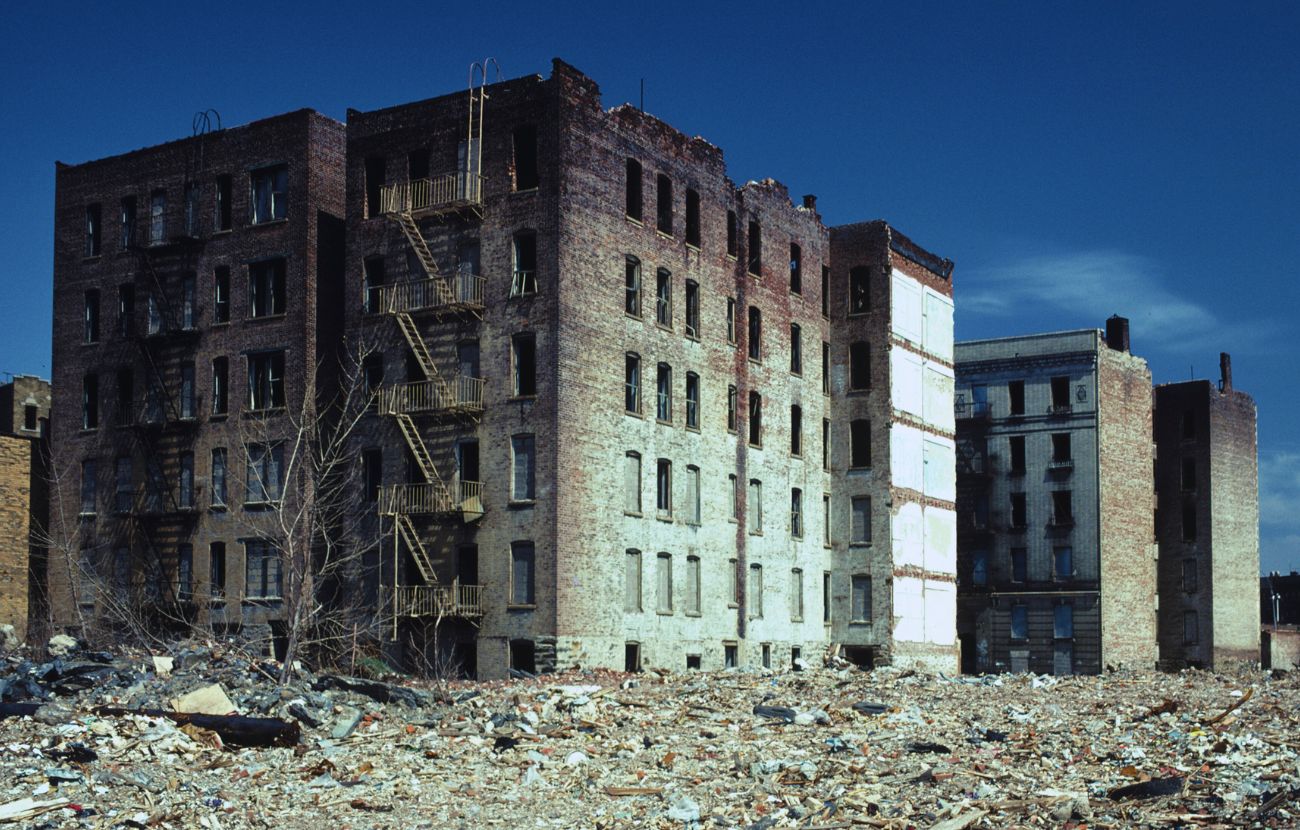 Se tu diventassi l'ultimo essere umano della Terra, nel giro di pochi mesi vedresti interi edifici andare in rovina.