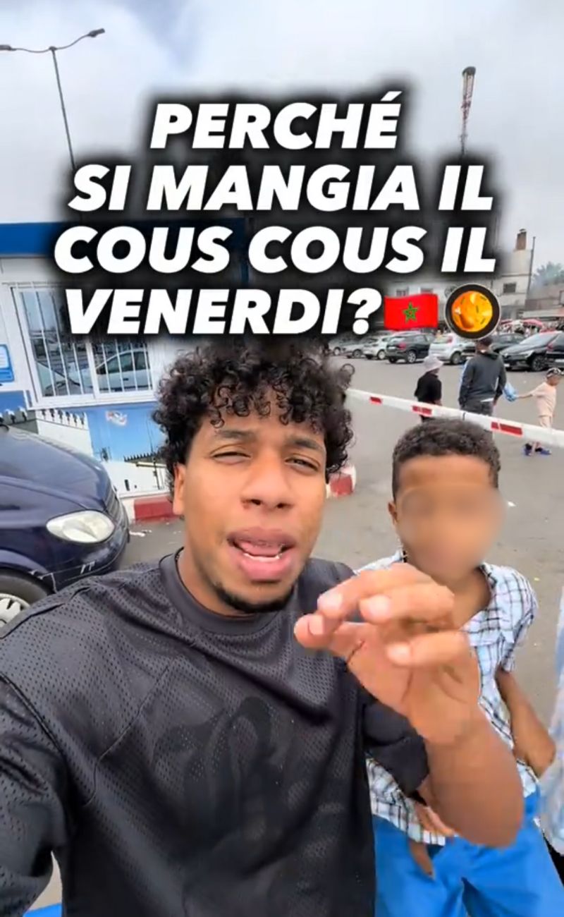 Karim, insieme al cugino, ha dedicato un video alla tradizione marocchina di mangiare il cous cous di venerdì.