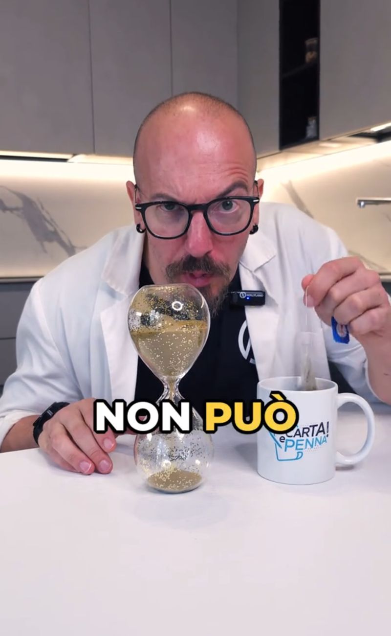 La camomilla, se lasciata a lungo in infusione, NON può diventare eccitante, al massimo perdere efficacia e assumere un sapore meno piacevole.