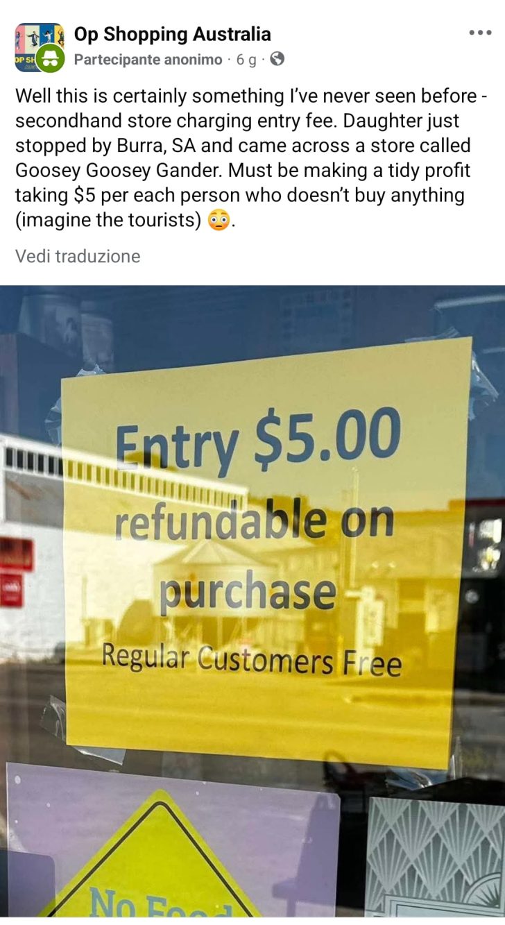 Il cartello all'ingresso del negozio australiano, che segnala l'obbligo (per i clienti non abituali) di pagare 5 dollari (circa 2.80€) per l'ingresso, rimborsati in caso di acquisto. Un modo per tenere lontani coloro che entrano solo per fare foto o per sfruttare l'aria condizionata.
