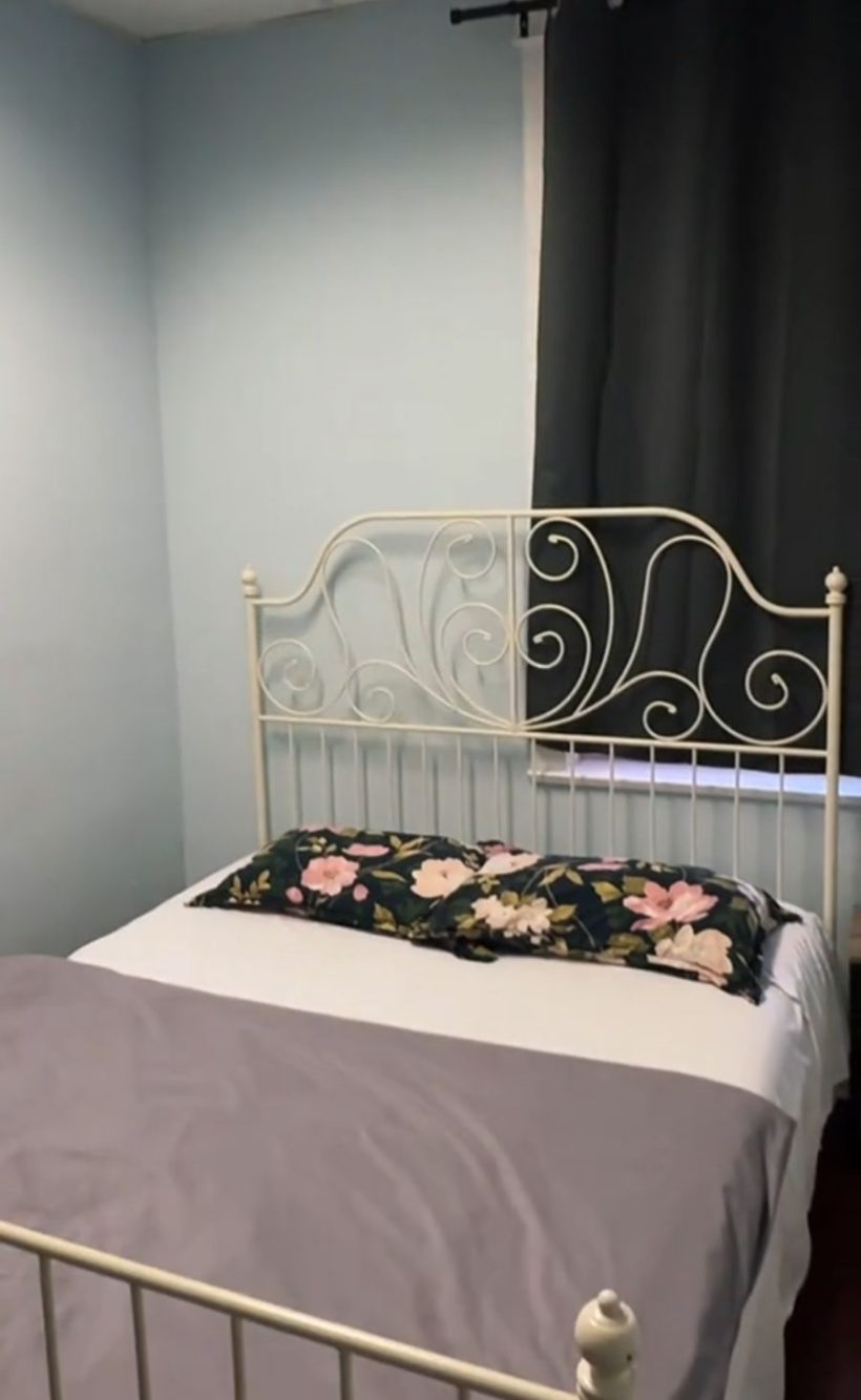 Questa la stanza da letto dove ha dormito in periferia a Chicago