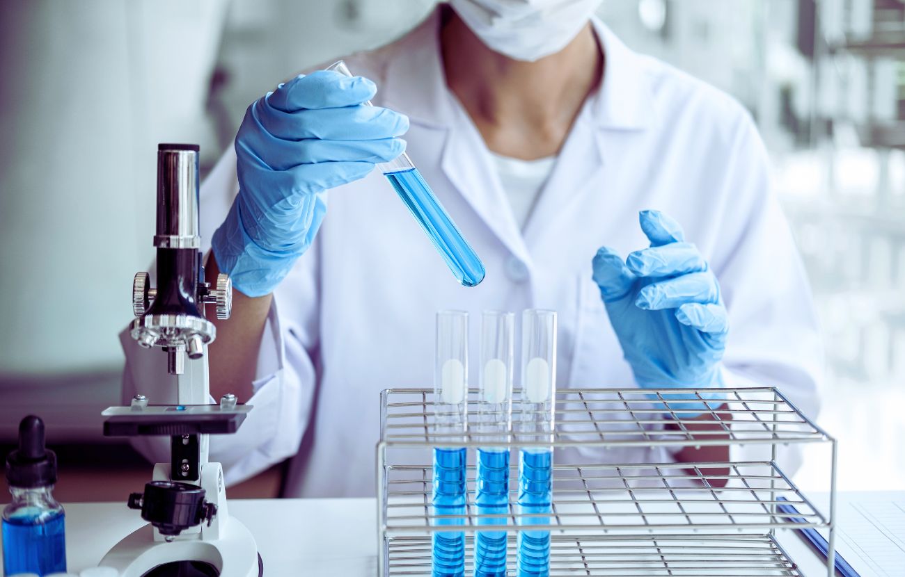 I test di laboratorio hanno dato risultati molto rassicuranti: la 'super colla' ricompone fratture in circa 3 minuti.