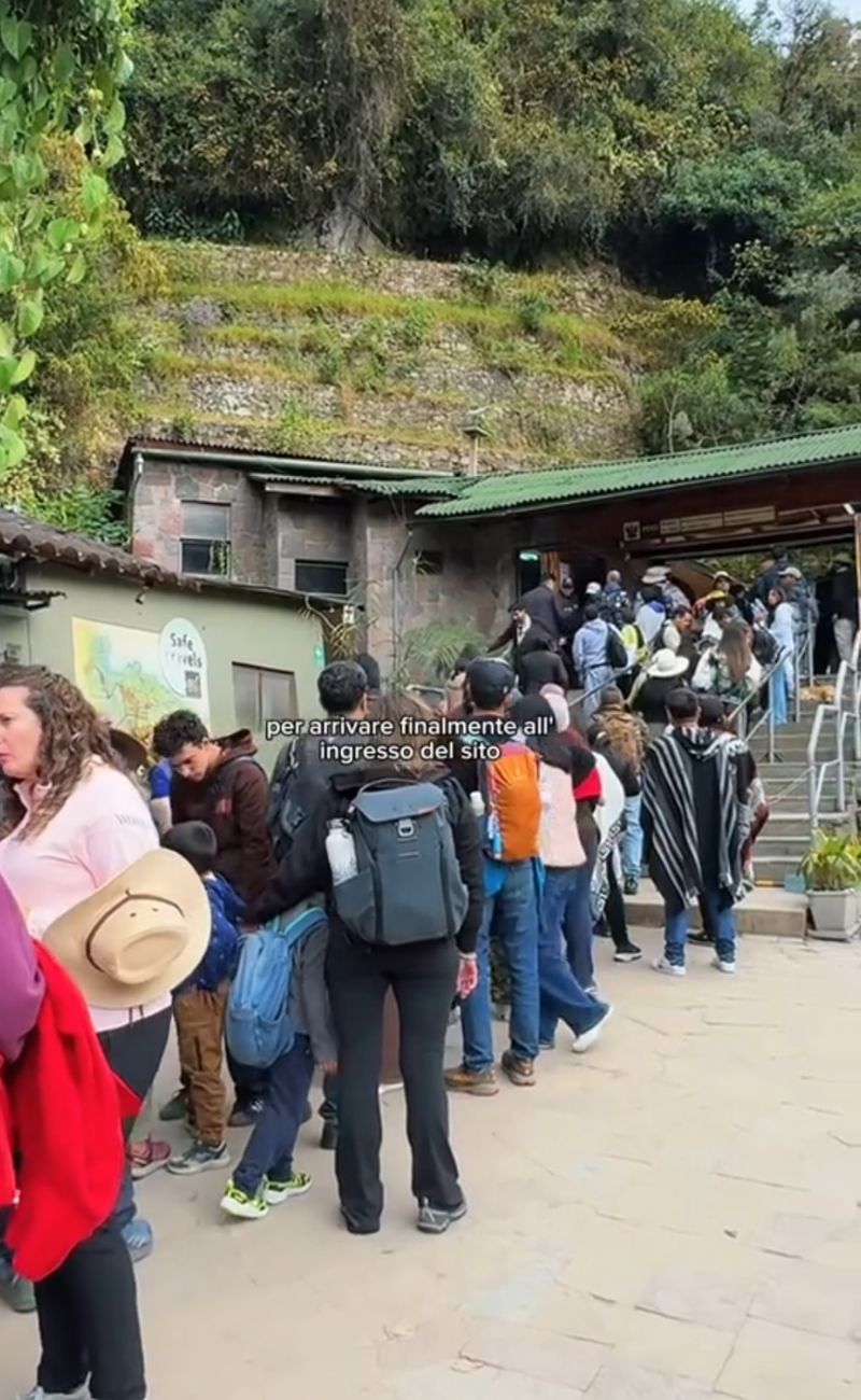 La fila all'ingresso del sito archeologico di Machu Picchu