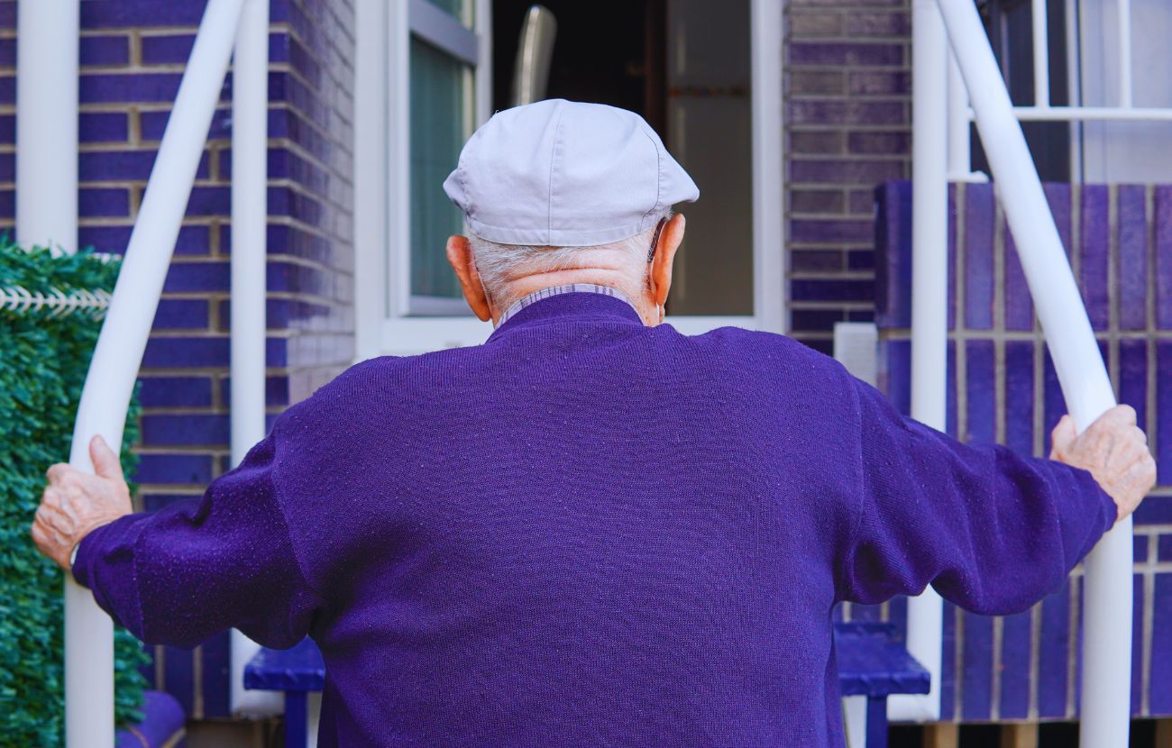 L'uomo giapponese si è pentito di essere arrivato alla pensione con quasi 400.000€ sul conto: di quei soldi, oggi, se ne può fare poco, dato che sua moglie è venuta  a mancare.