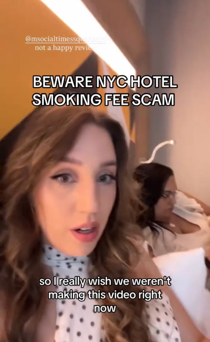 La turista ha pubblicato un video di quasi 3 minuti in cui spiega che al momento della rilevazione del fumo, lei e la sua amica erano lontane dall'albergo