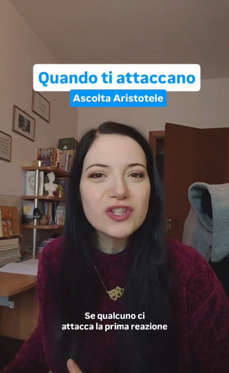 La divulgatrice di filosofia ha ricordato il prezioso consiglio di Aristotele su come rispondere agli attacchi personali.