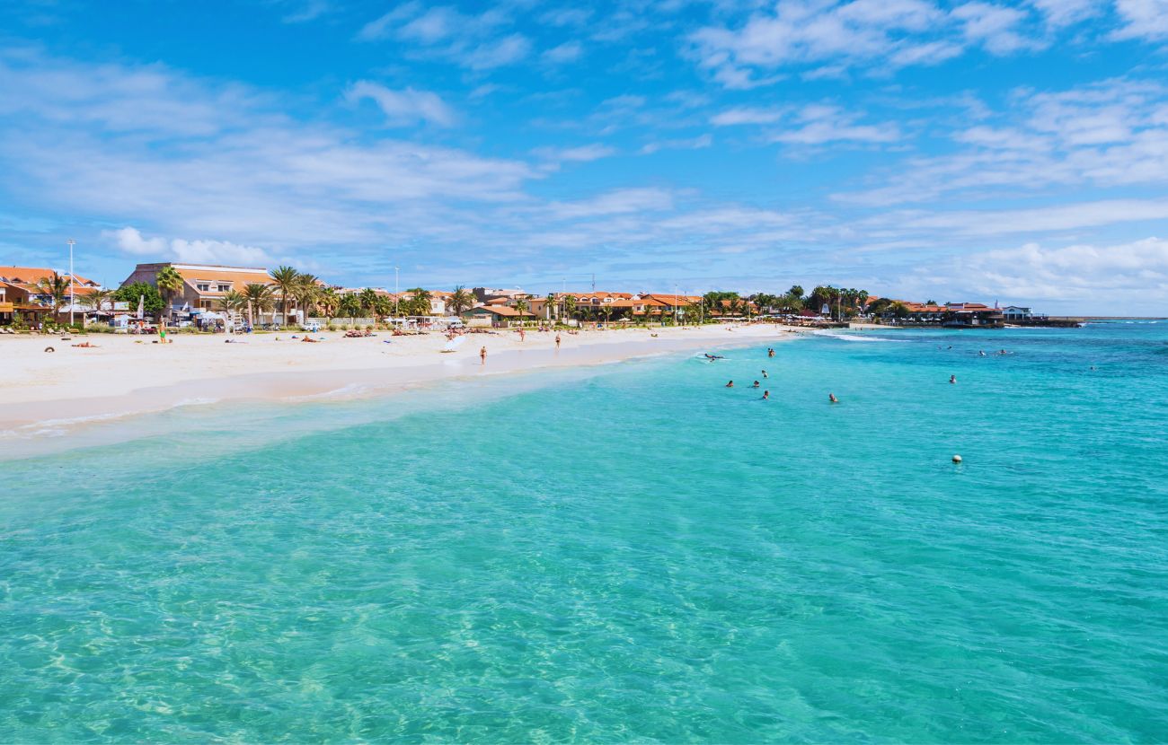 Santa Maria Beach, una delle località più popolari di Capo Verde.