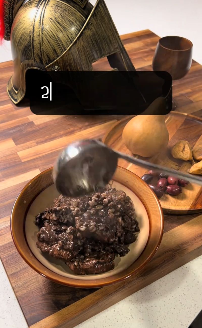 La cena spartana. Credits: @eatshistory - TikTok