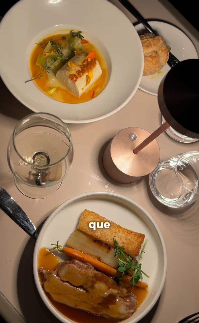 Il secondo piatto: carne (sotto) o capesante (sopra)