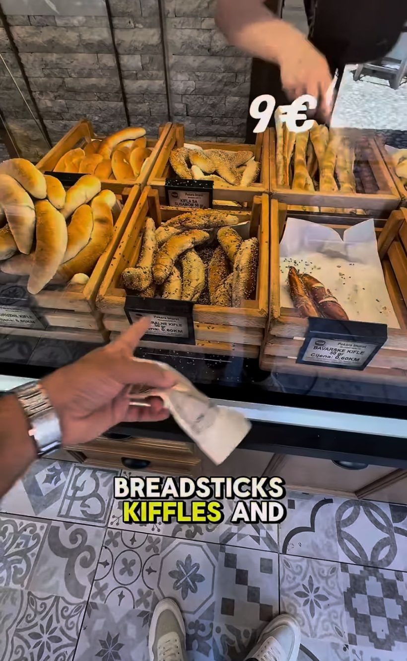 Alcuni prodotti da forno acquistati a Sarajevo