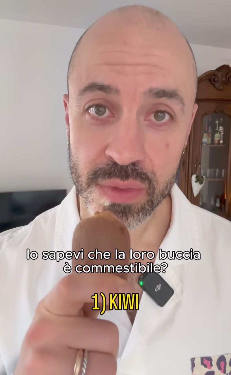 La buccia del kiwi non andrebbe tagliata via