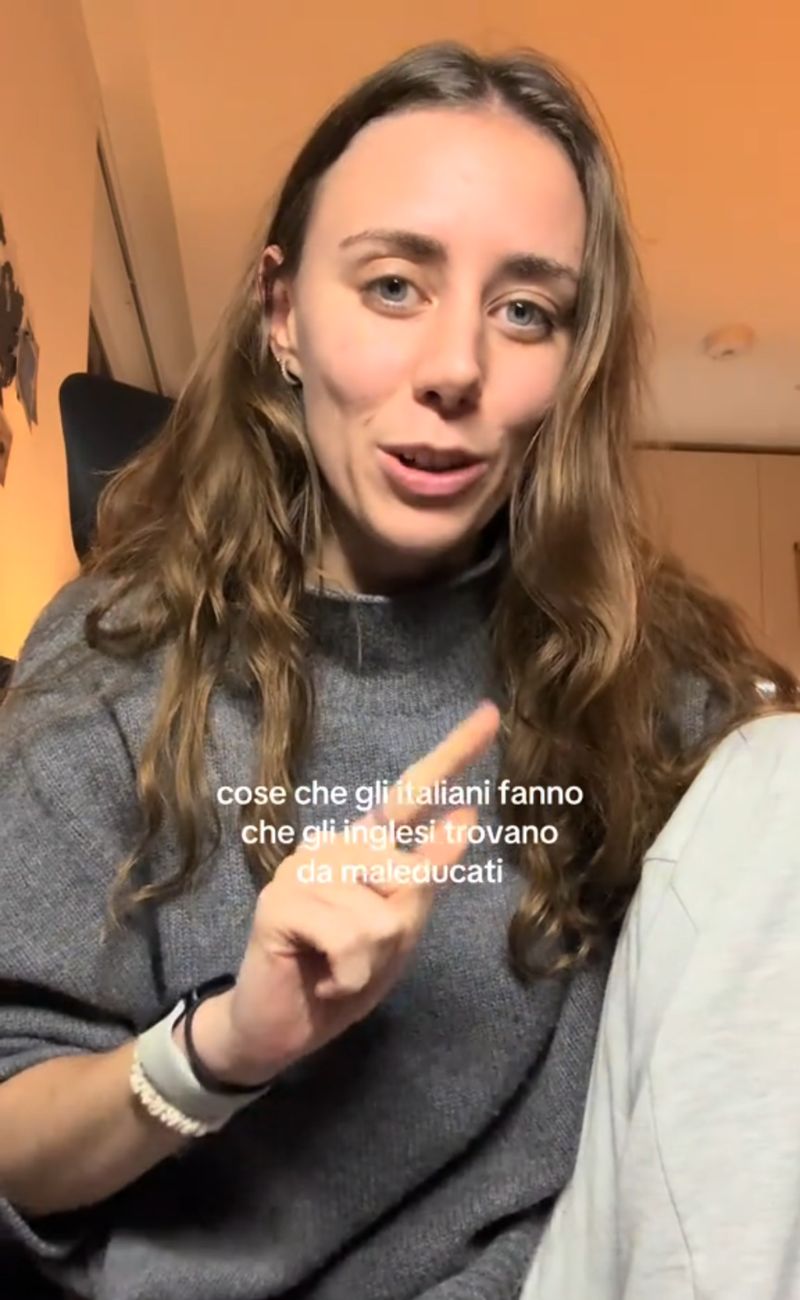 Carli Zennaro ha elencato alcuni comportamenti tipicamente italiani incompatibili con la cultura inglese.