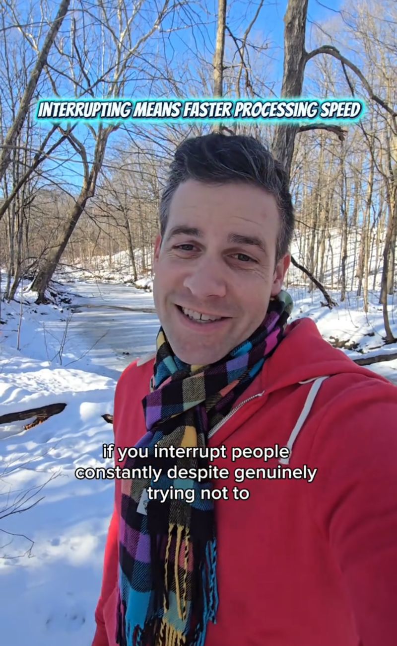 Interrompere gli altri durante le conversazioni non sempre è maleducazione