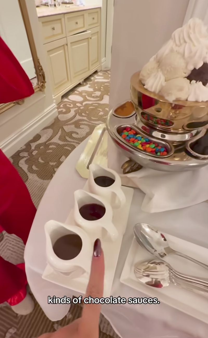 Il mega gelato di "Mamma ho perso l'aereo" servito dal Plaza