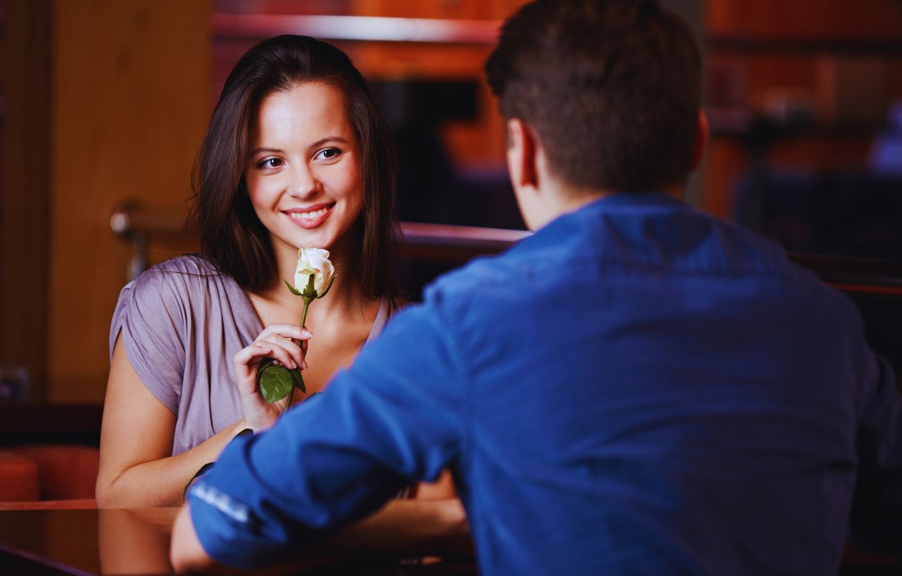 I primi appuntamenti possono essere l'inizio di una storia d'amore oppure un aneddoto, talvolta tragico e talvolta divertente.