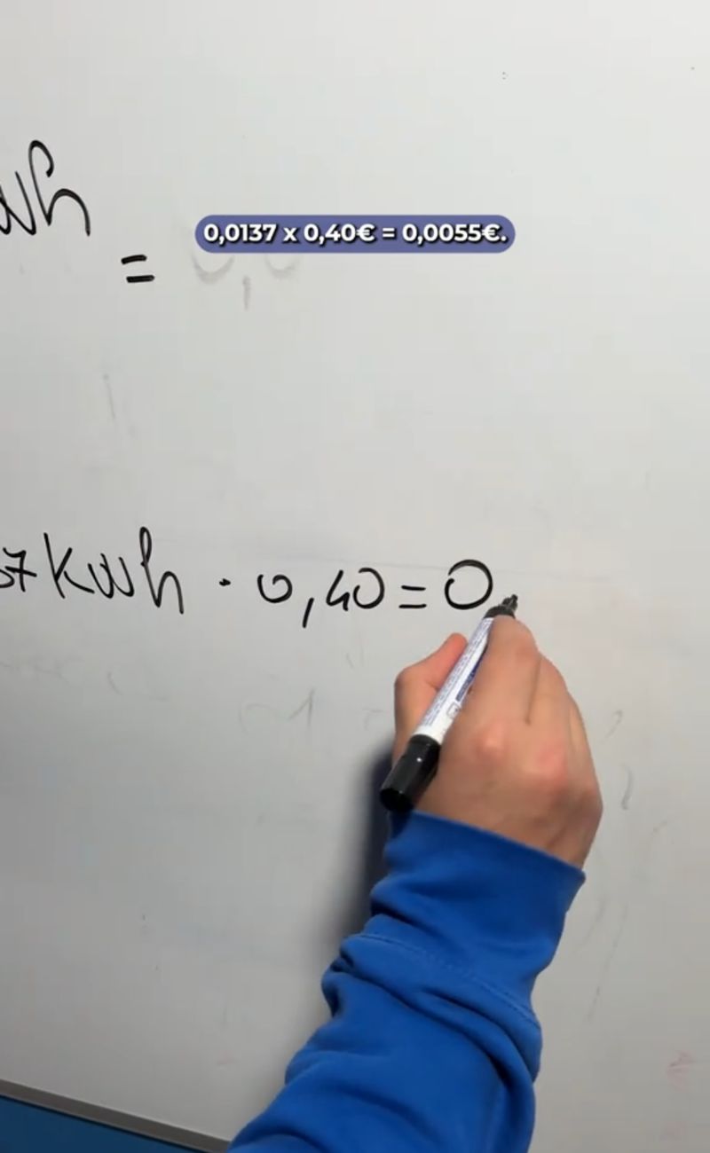Il costo singolo di ogni ricarica della batteria dello smartphone è oggettivamente bassissimo.