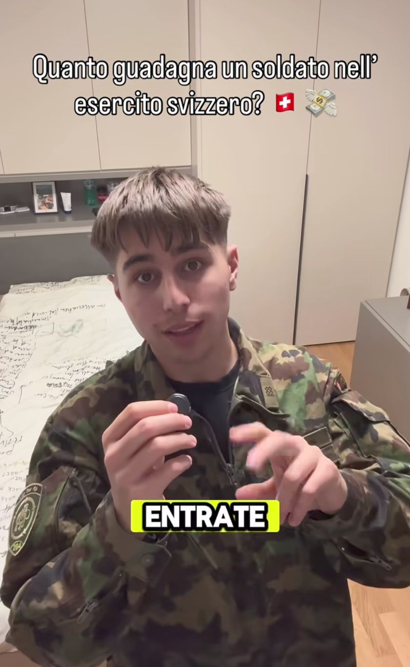 Il content creator italo-svizzero ha svelato quanto guadagna da soldato per la Svizzera