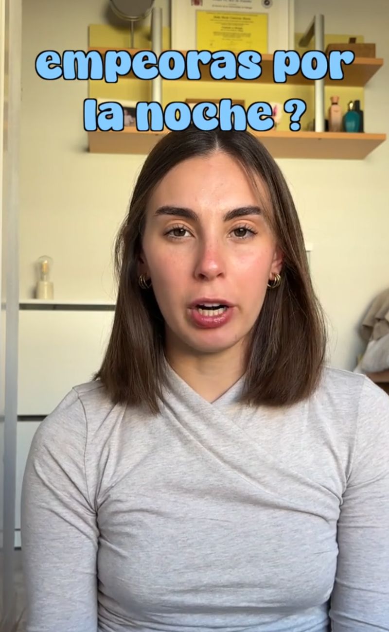 La biologa spagnola ha spiegato che è del tutto naturale vedere le condizioni di salute peggiorare di notte quando si ha il raffreddore.