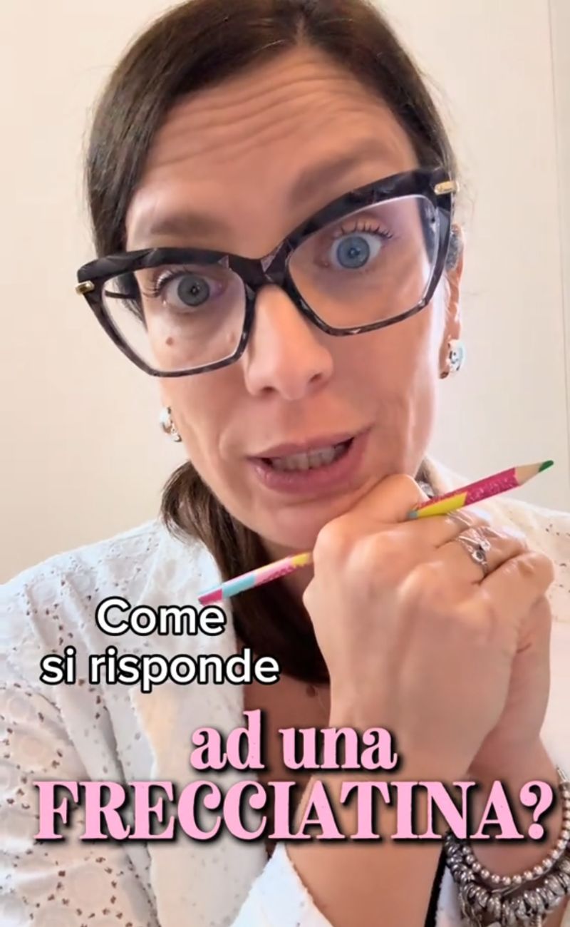 Elena Cicuto, psicologa italiana, ha dato alcuni consigli per (non) rispondere alle frecciatine.