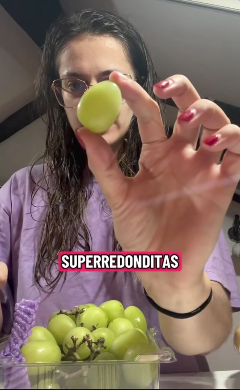 I chicchi d'uva "super rotondi" venduti dall'Aldi in Cina.