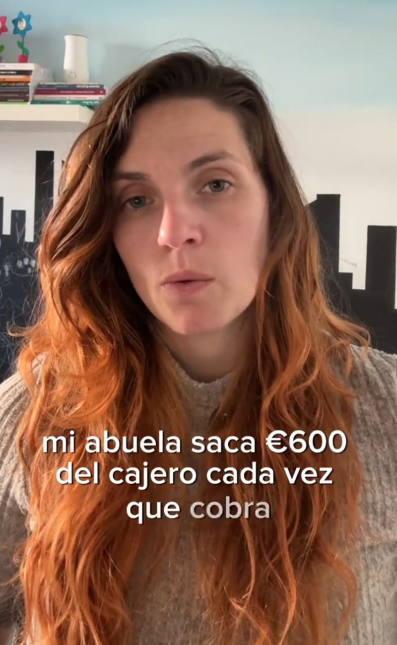 "Ogni mese mia nonna preleva 600€", spiega l'esperta di finanze.