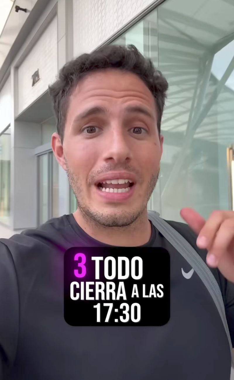 Il content creator 'semplifica' dicendo che in Australia chiude tutto alle 17:30, ma è vero solo in parte