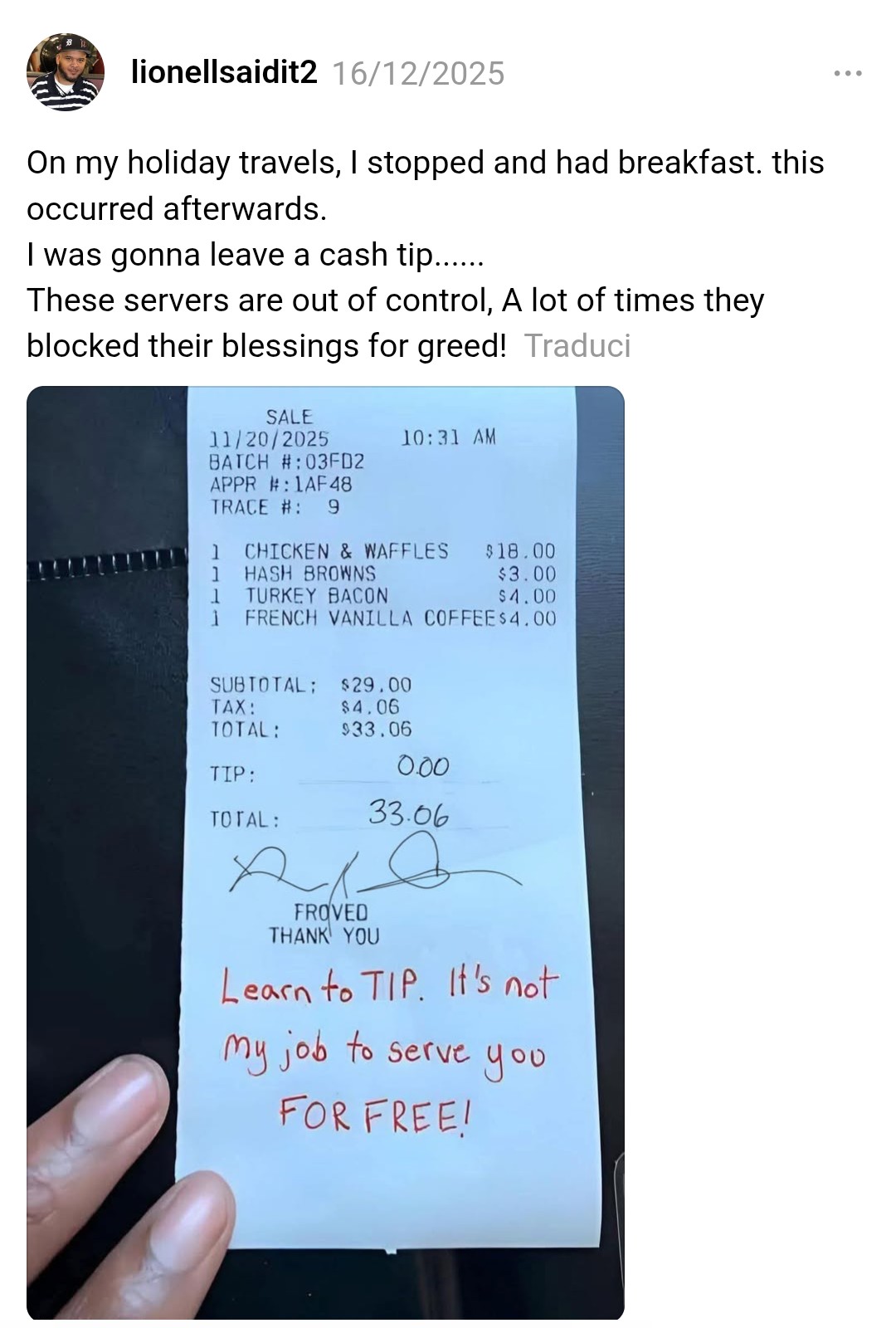 Il post virale su Threads, dove si vede lo scontrino (e l'aggiunta a penna del cameriere arrabbiato)