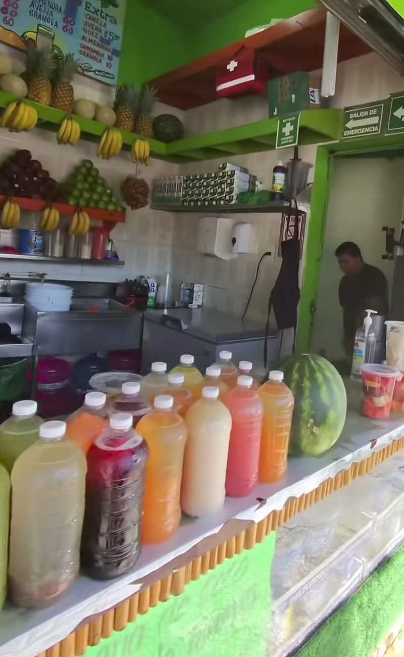 Il chiosco super autentico di Playa del Carmen dove comprare spremute di frutta fresca
