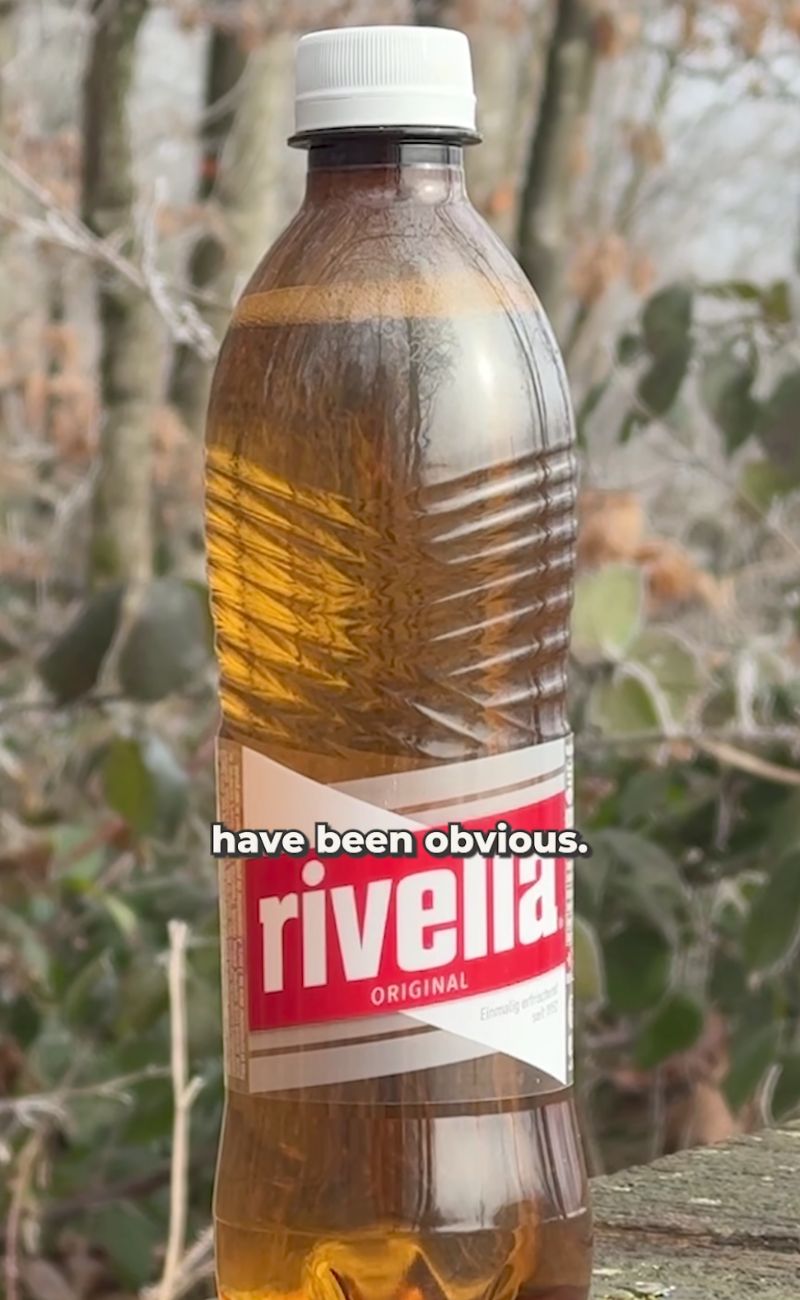 La Rivella, la bevanda nazionale svizzera ottenuta dagli scarti della produzione del formaggio.