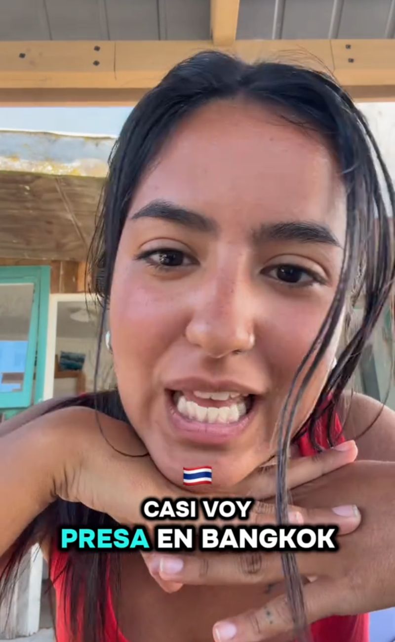 La tiktoker uruguayana ha raccontato di come ha rischiato seriamente il carcere in Thailandia per colpa di una sigaretta elettronica, vietata nel paese asiatico.