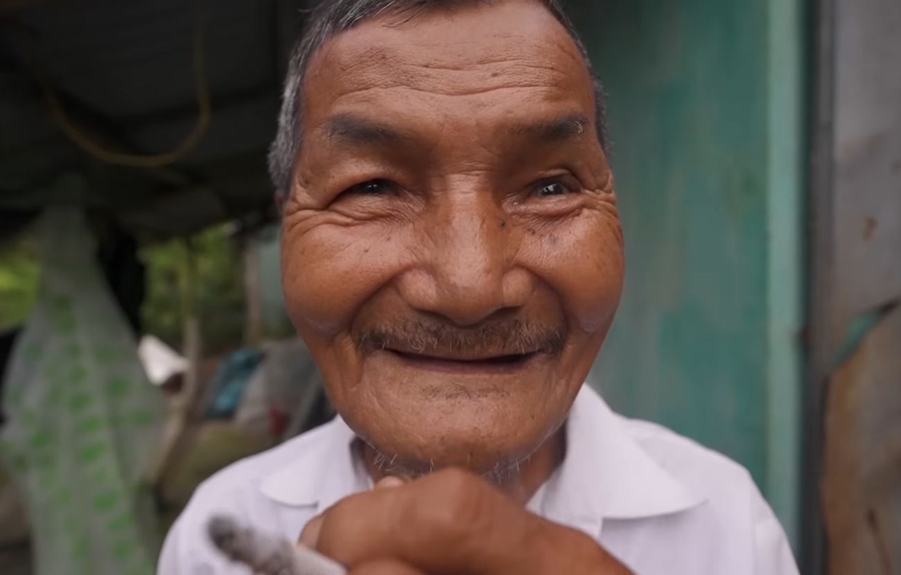 L'uomo senza sonno da 60 anni. Credits: Drew Binsky - YouTube