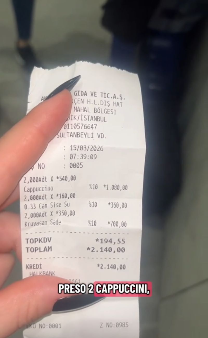 Una colazione all'aeroporto di Istanbul costa oltre 20€ a persona.