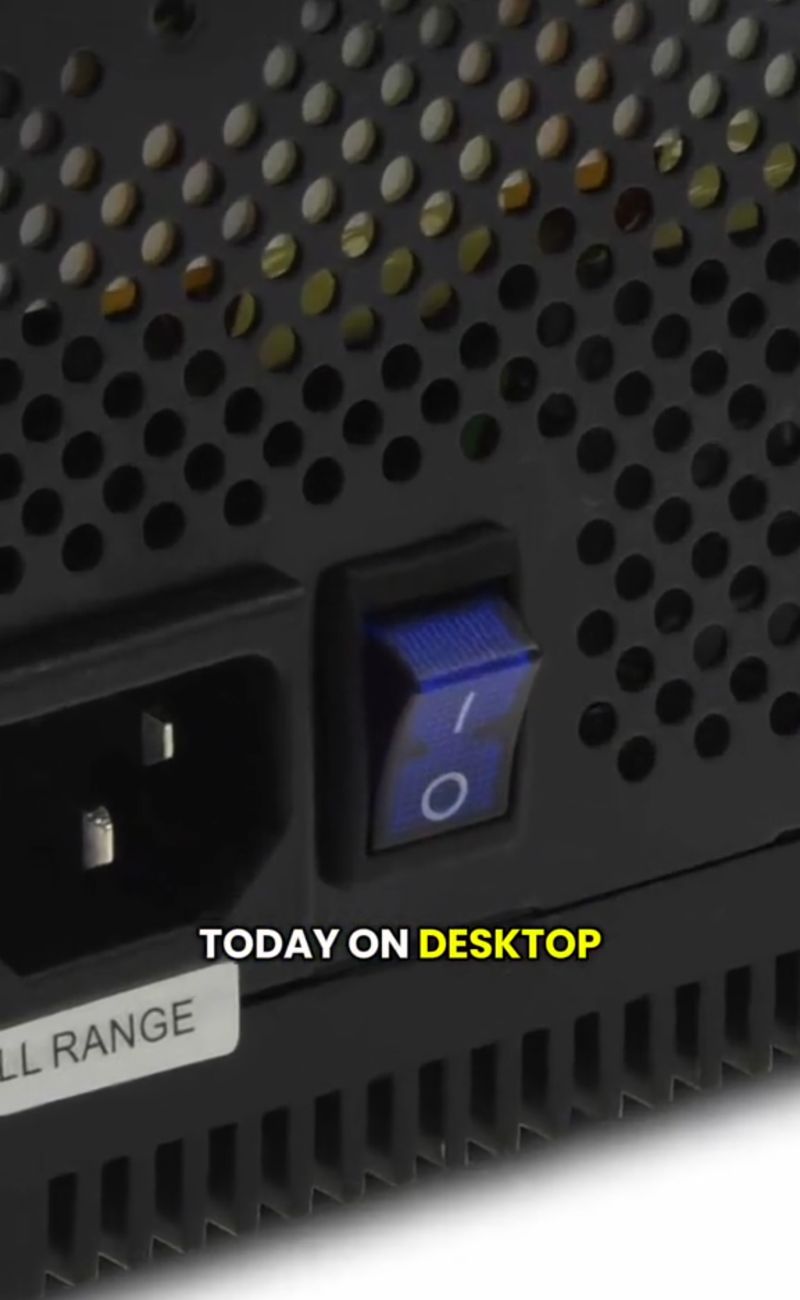 Il bottone "on and off" originale, ancora presente su alcuni PC fissi