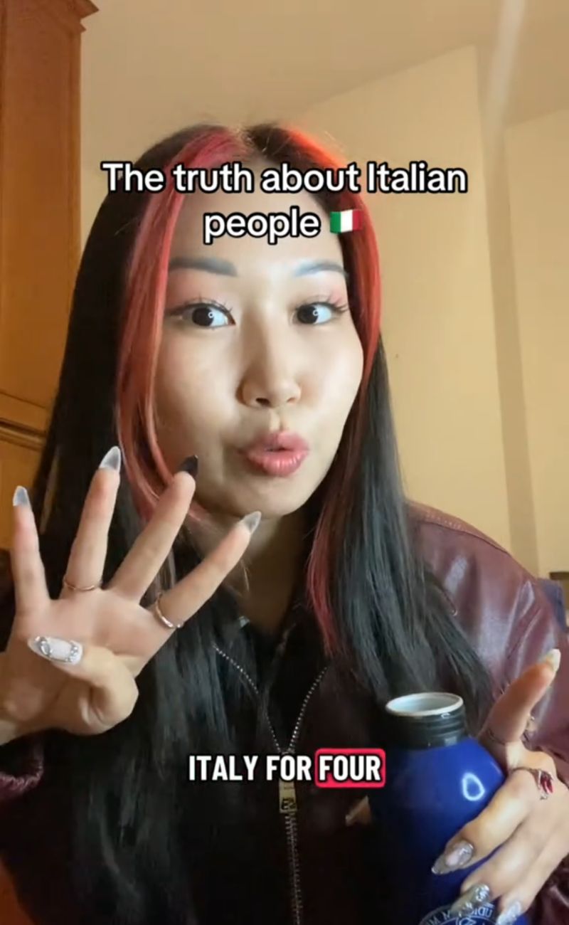 Sayaverse ha parlato delle donne (e degli uomini) italiane.