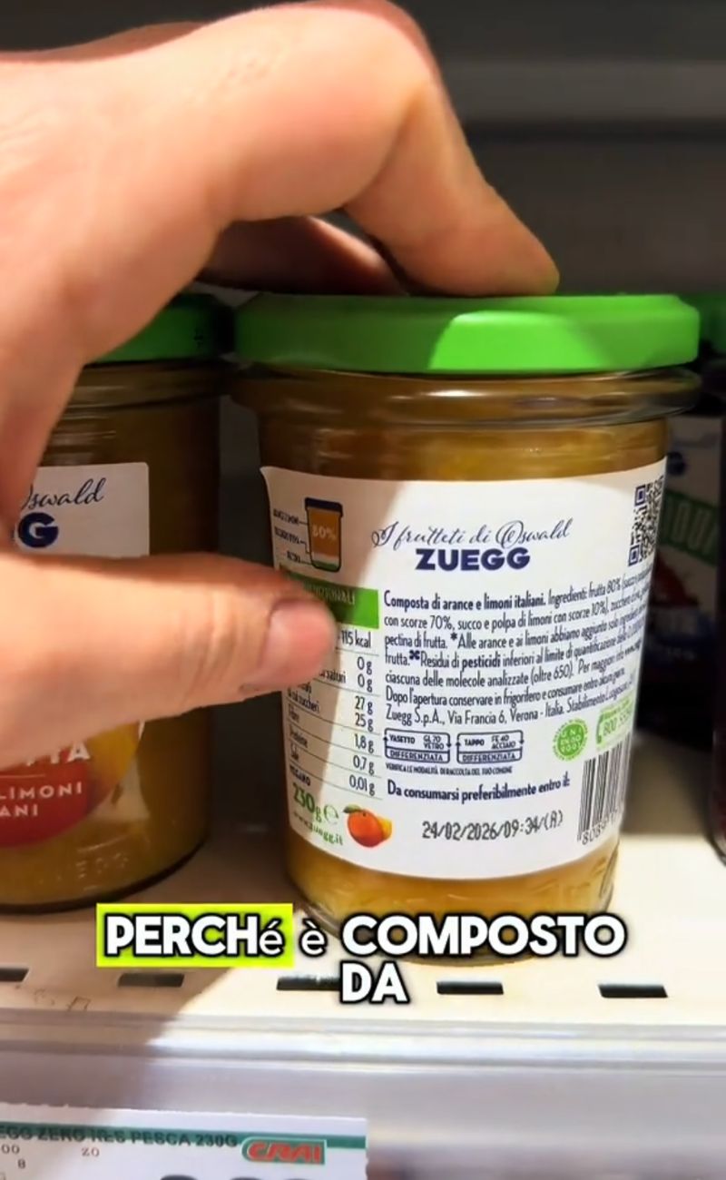 La composta è la più sana, perché contiene meno zuccheri e più pezzi di frutta vera e propria.